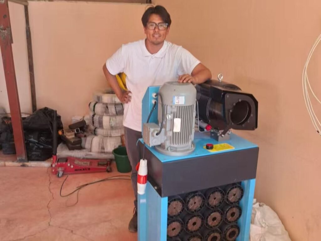 Digital hydraulic hose crimping machine