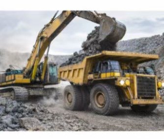 Heavy-duty excavator loading a mining dump truck in a quarry, illustrating the need for high-pressure 4SH/R15 hydraulic hose assemblies.